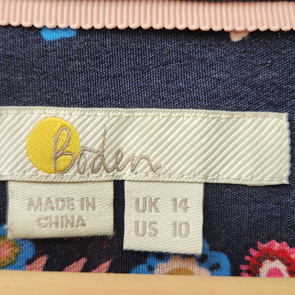 Women's Navy Floral Button-Front Blouse - Picture 3 of 7